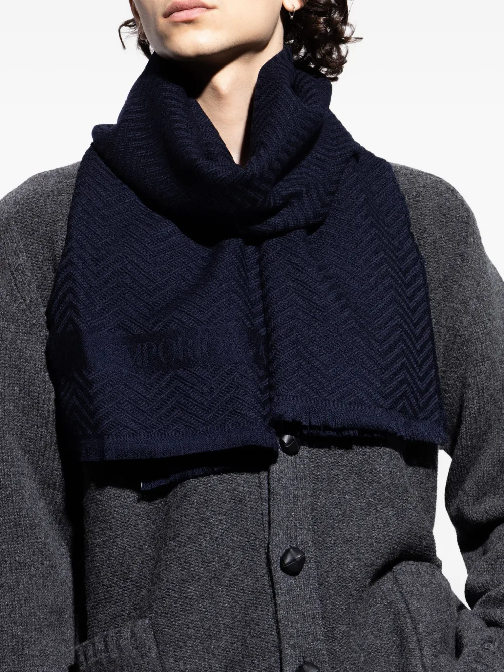 Emporio Armani herringbone-pattern wool scarf Blauw