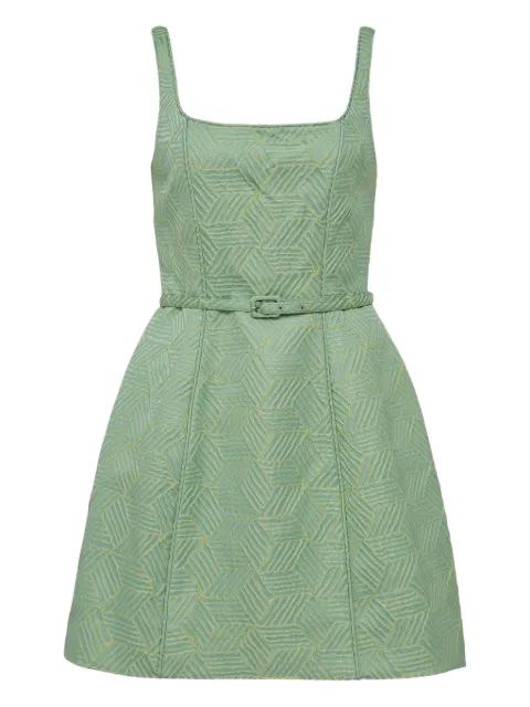 Alexia vestido con motivo geométrico y cinturón