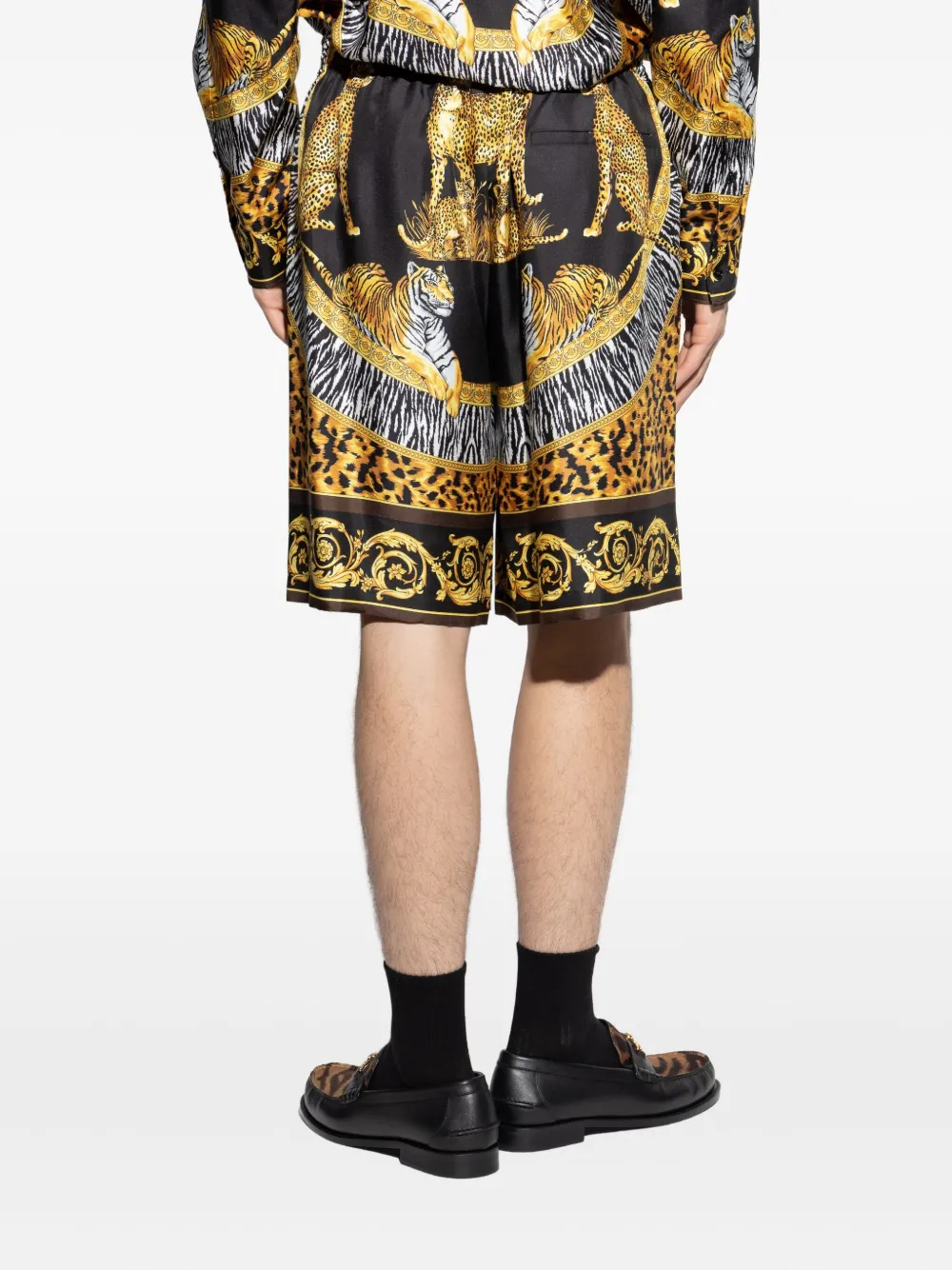 Versace Tiger zijden shorts met luipaardprint Zwart