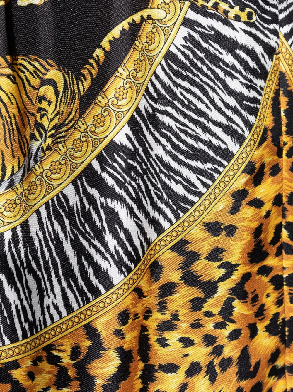 Versace Tiger zijden shorts met luipaardprint Zwart