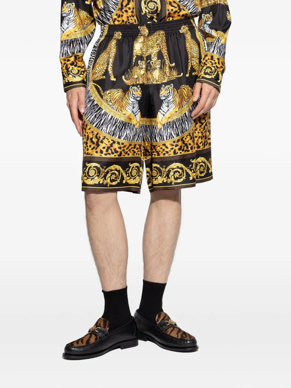 Versace Tiger zijden shorts met luipaardprint Zwart