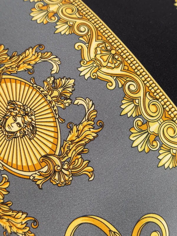 ヴェルサーチ　クッション　バロック ヴェルサーチェラグジュアリー ピロー & クッション | ヴェルサーチェ 日本