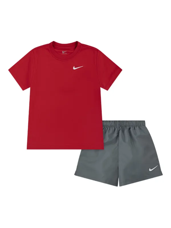grey nike shorts and t shirt