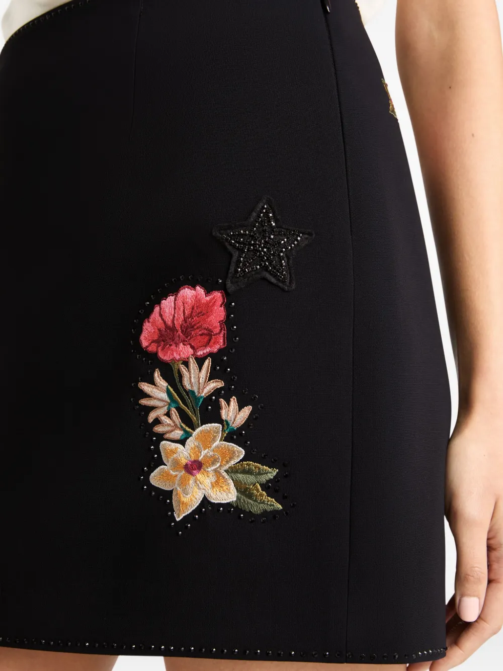 Cinq A Sept Western Amour Doris mini-rok met geborduurde bloemen Zwart