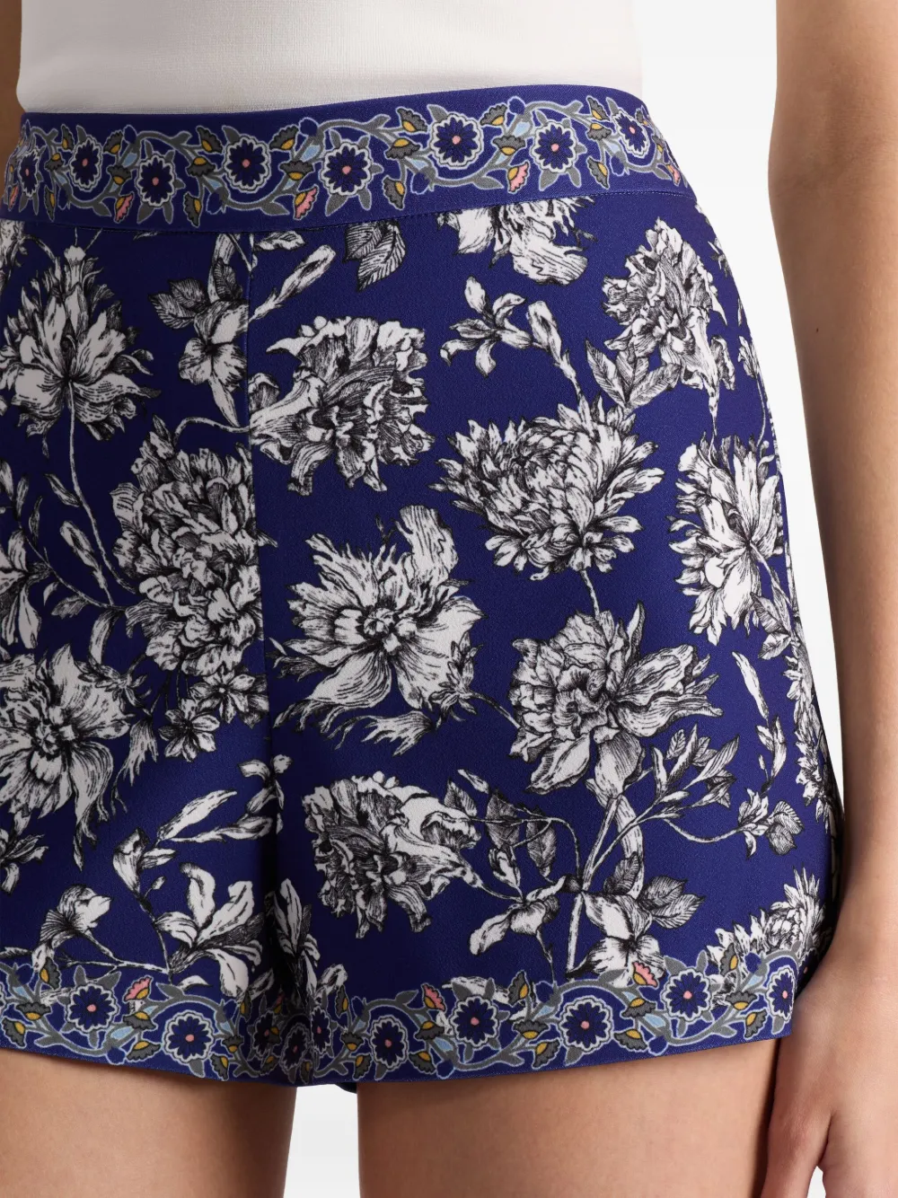 alice + olivia Hera floral-print shorts Blauw