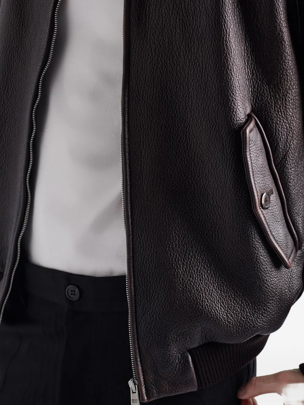 Prada Bomberjack met klepzak en raglan mouwen Bruin