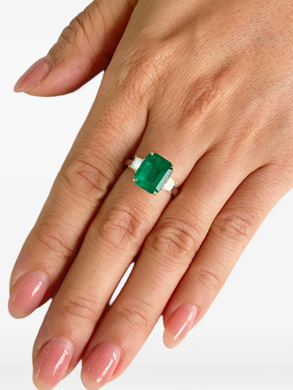 HYT Jewelry 18K white gold emerald and diamond ring - GREEN HYT Jewelry 18K white gold emerald and diamond ring - GREEN
