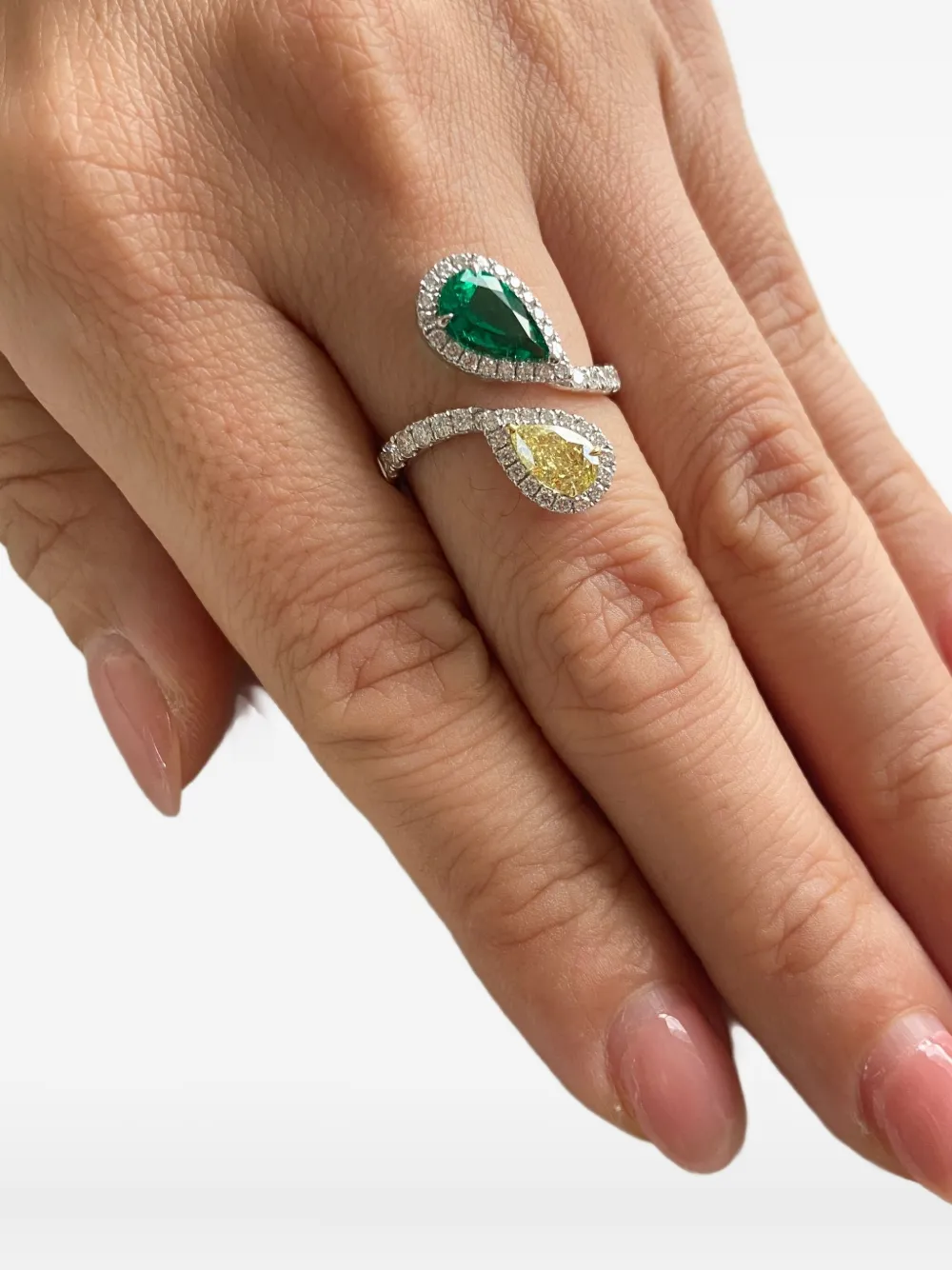 HYT Jewelry 18K white gold emerald and diamond ring | Image 2