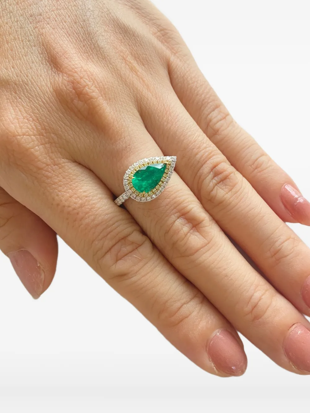 HYT Jewelry 18K white gold pear-emerald and diamond ring | Image 2
