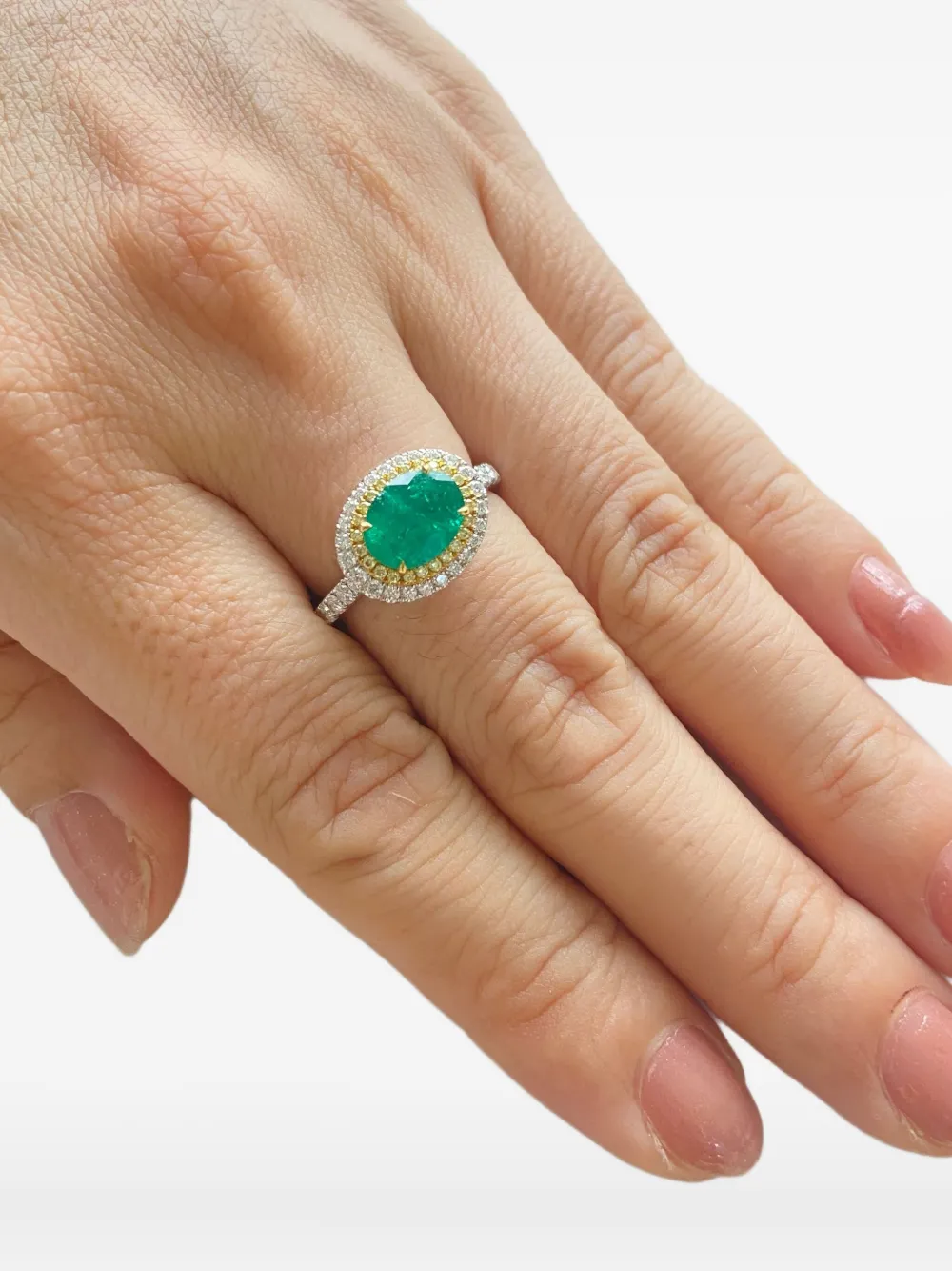 HYT Jewelry 18K white gold emerald and diamond ring | Image 2