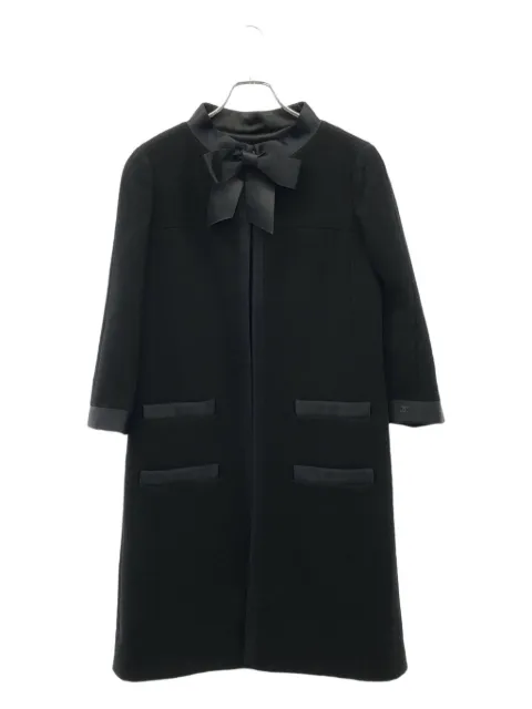 CHANEL Pre-Owned 2010s satin-bow coat
