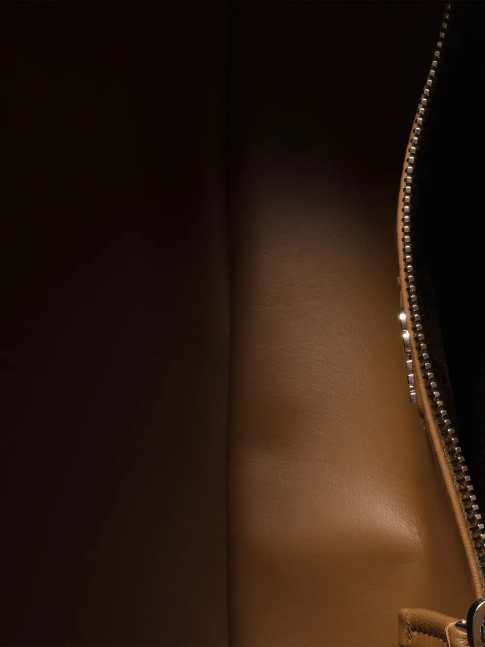 Miu Pocket leather zipped tote bag Bruin