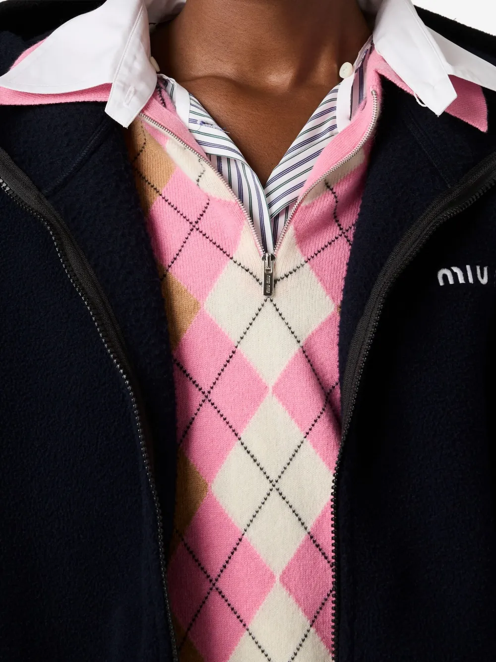 Miu Intarsia trui met halve rits en argyle patroon Roze