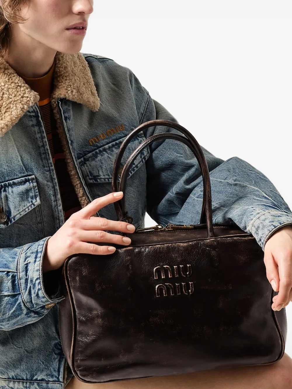 Miu Beau leren schoudertas met logo-reliëf Bruin
