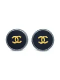 CHANEL Pre-Owned 1996 button clip-on earrings - Black