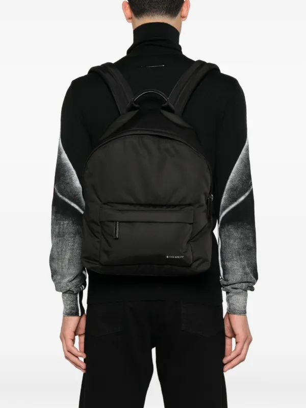 【関税込み】Givenchy ブラック Essential U バックパック Givenchy Essential U バックパック | ブラック | FARFETCH JP