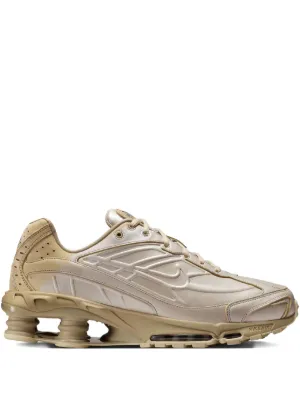 Nike Shox R4 スニーカー | ブラウン | FARFETCH JP
