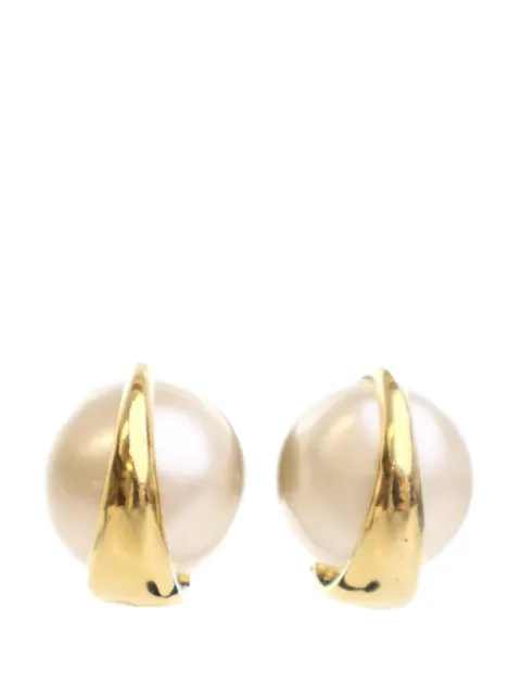 CHANEL Pre-Owned 1993 Gold Plated Faux Pearl Clip On Earrings costume earrings