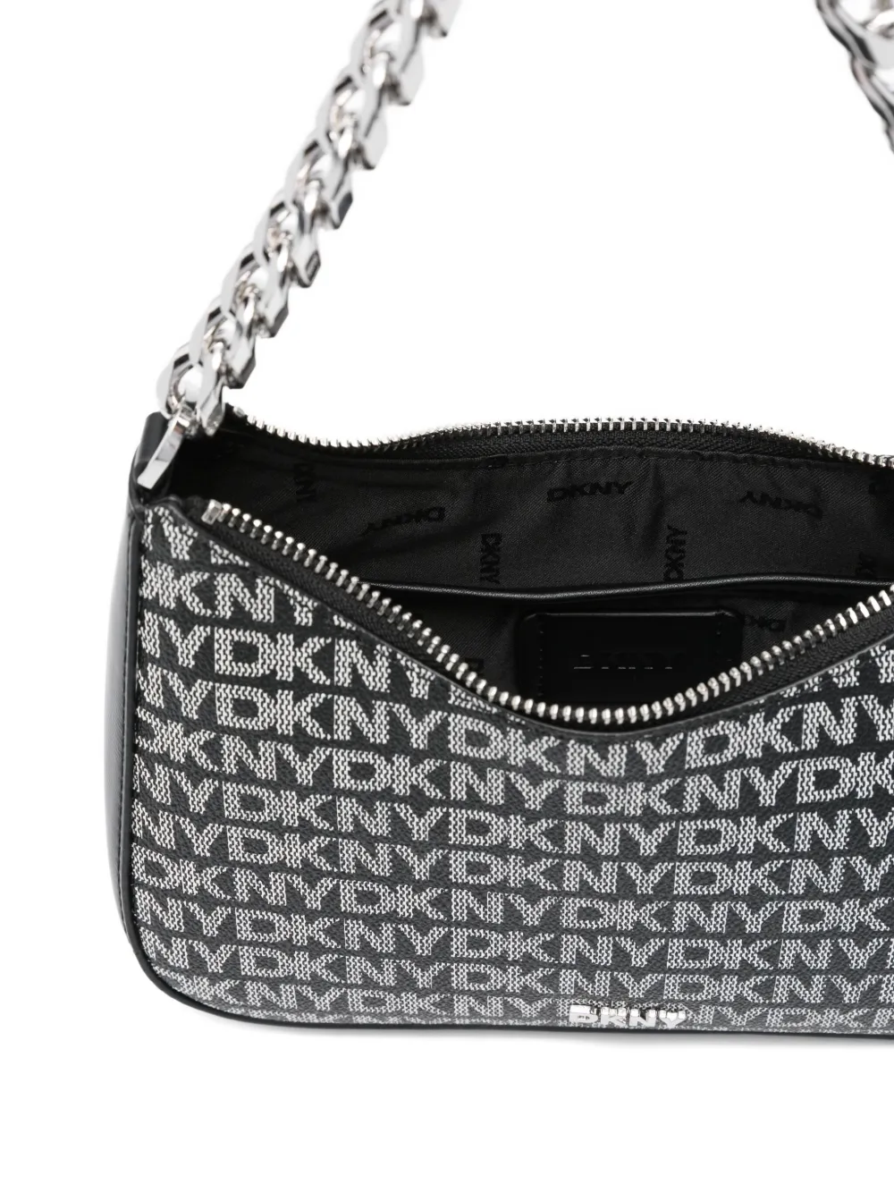 DKNY Jenna kleine crossbodytas met logoplakkaat en ketting Zwart