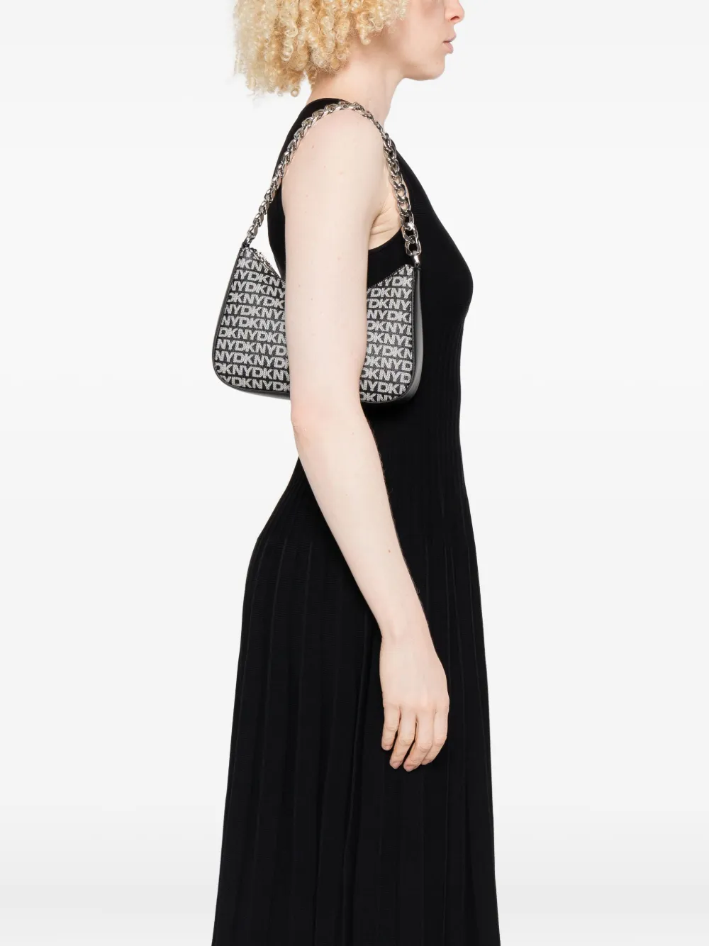 DKNY Jenna kleine crossbodytas met logoplakkaat en ketting Zwart