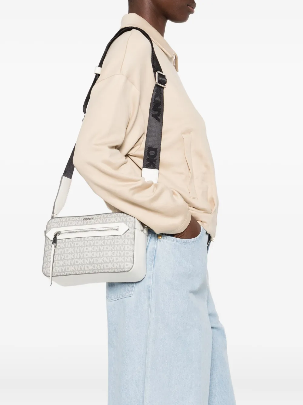 DKNY logo-monogram shoulder bag - Wit