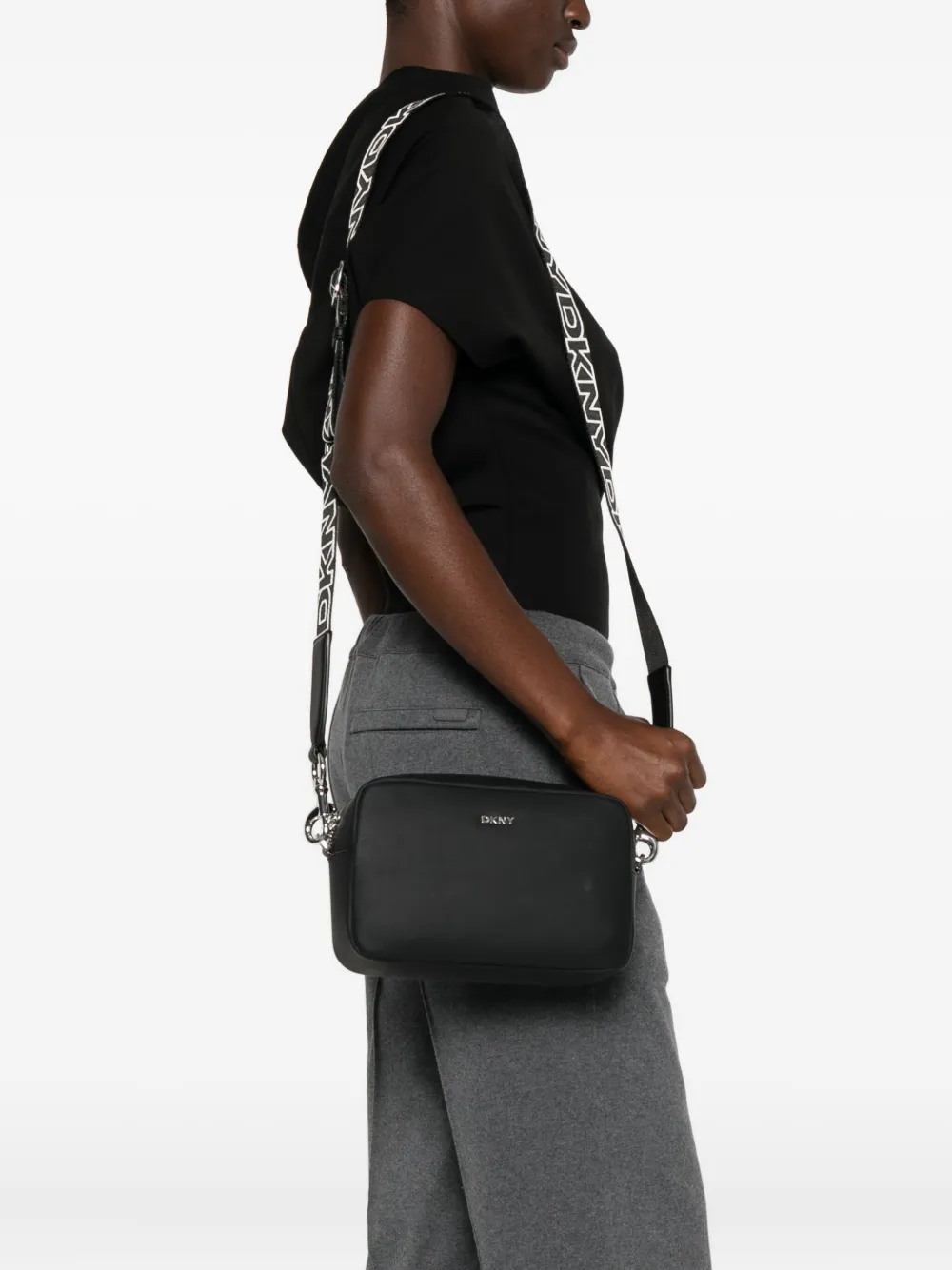 DKNY logo-plaque shoulder bag - Zwart