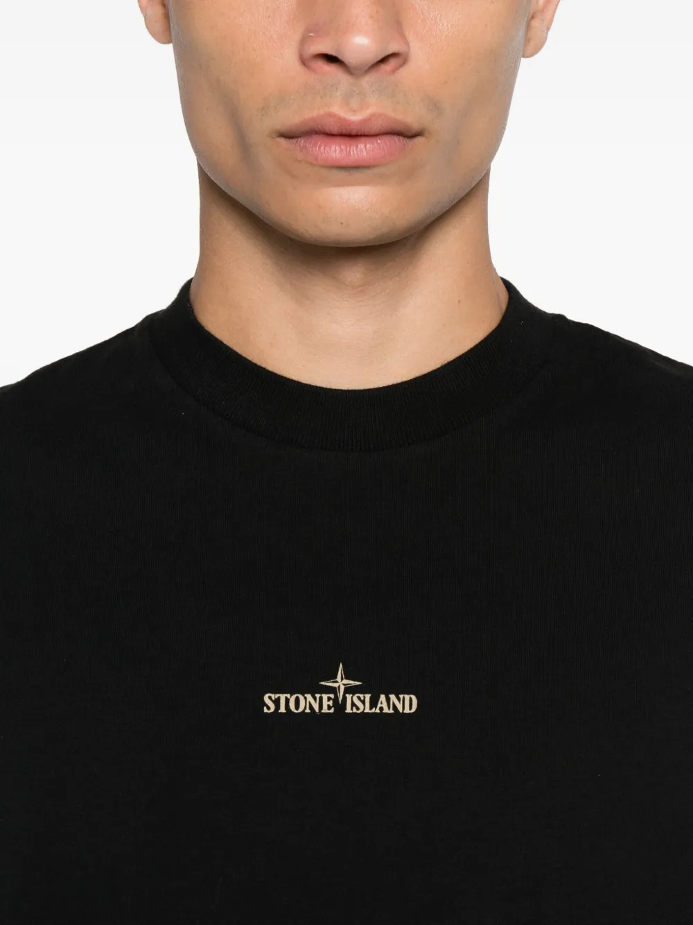 Stone Island Katoenen T-shirt met geborduurd logo Zwart