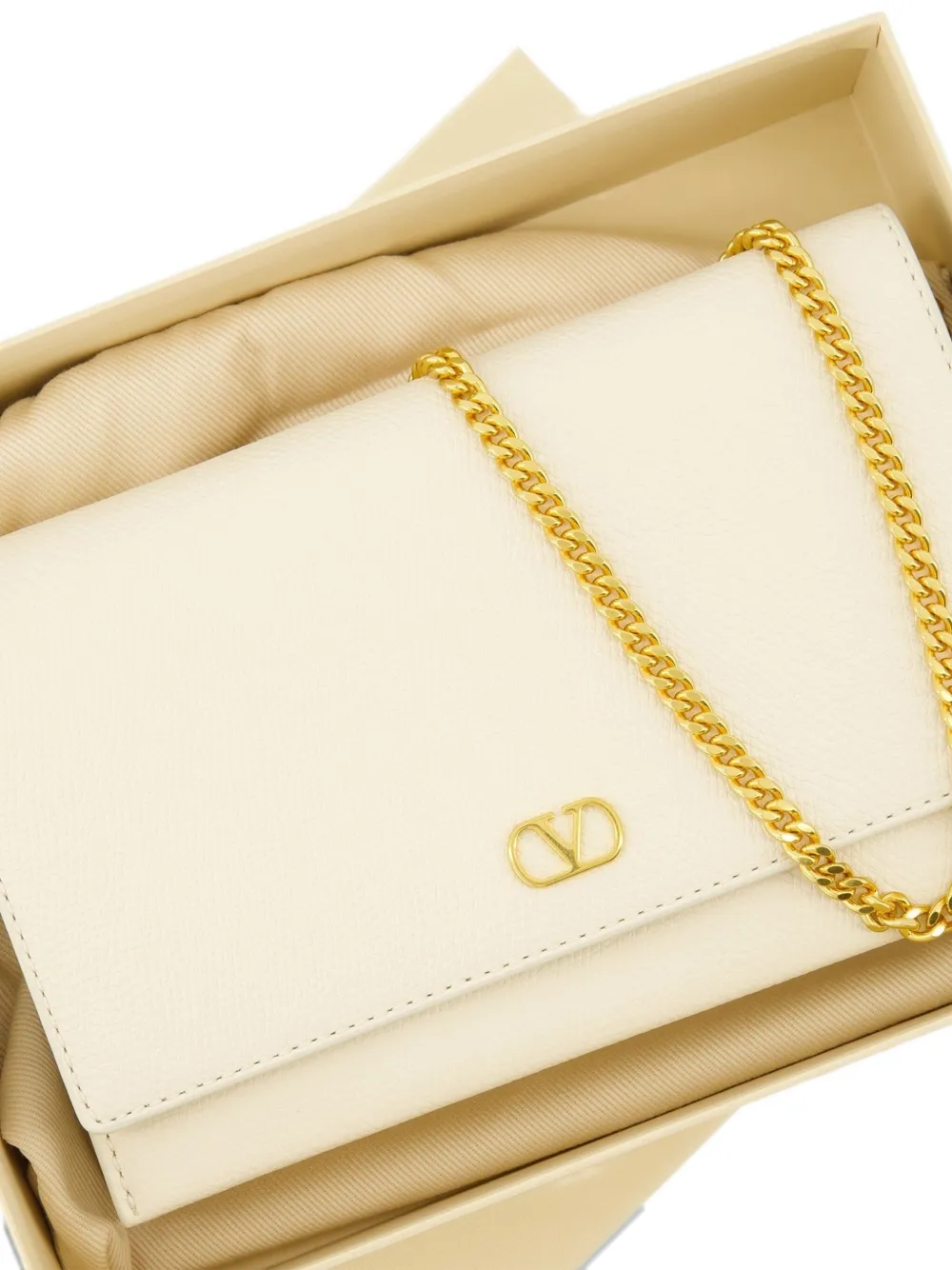 Valentino Garavani VLogo schoudertas met kettinghengsel Beige