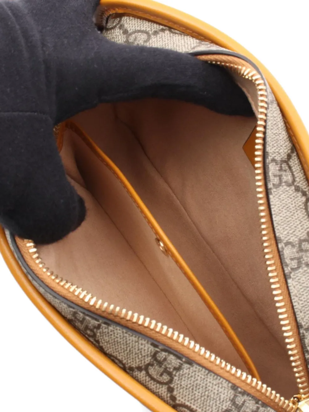 Pre-owned Gucci 2010s Gg Supreme Clutch Bag In Neutral