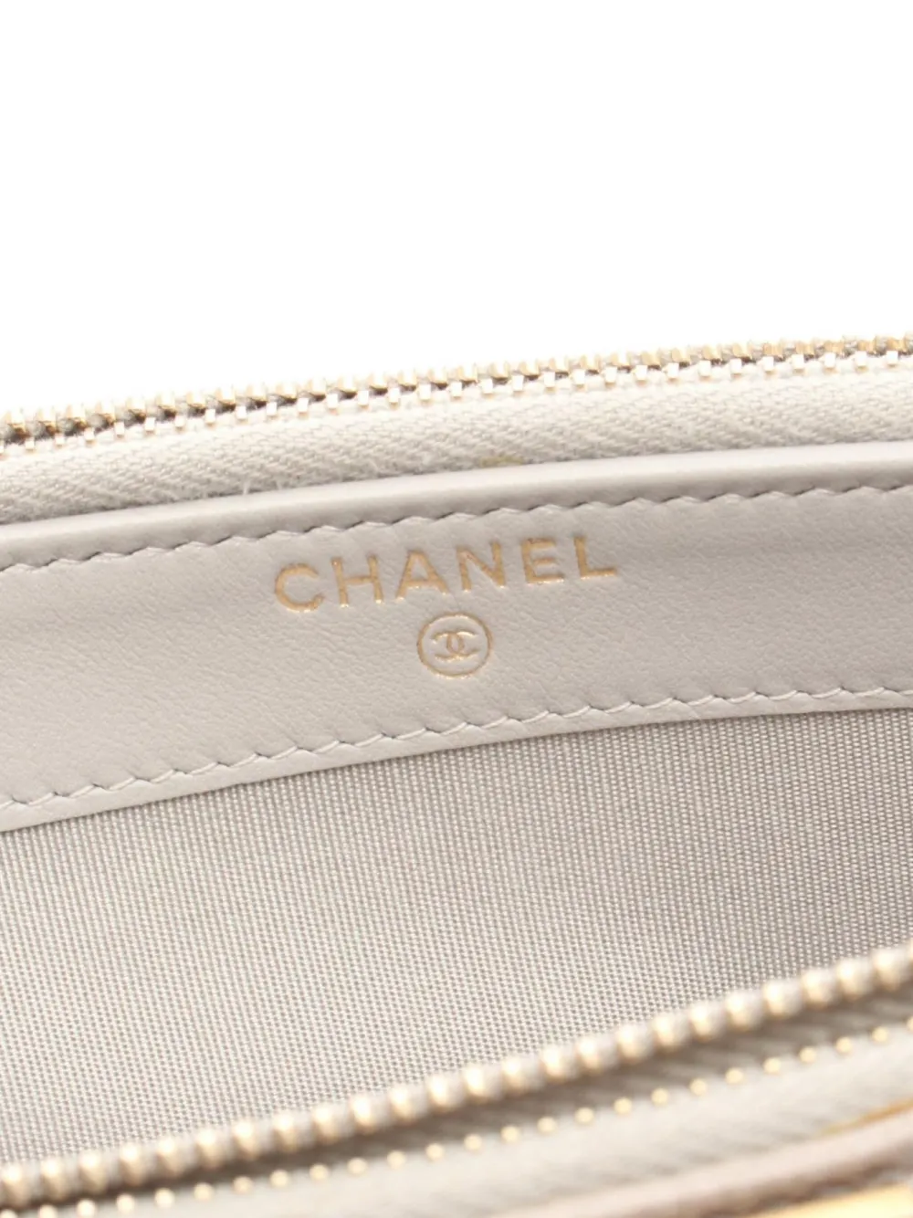Pre-owned Chanel 2019 Boy Wallet On Chain In Neutral