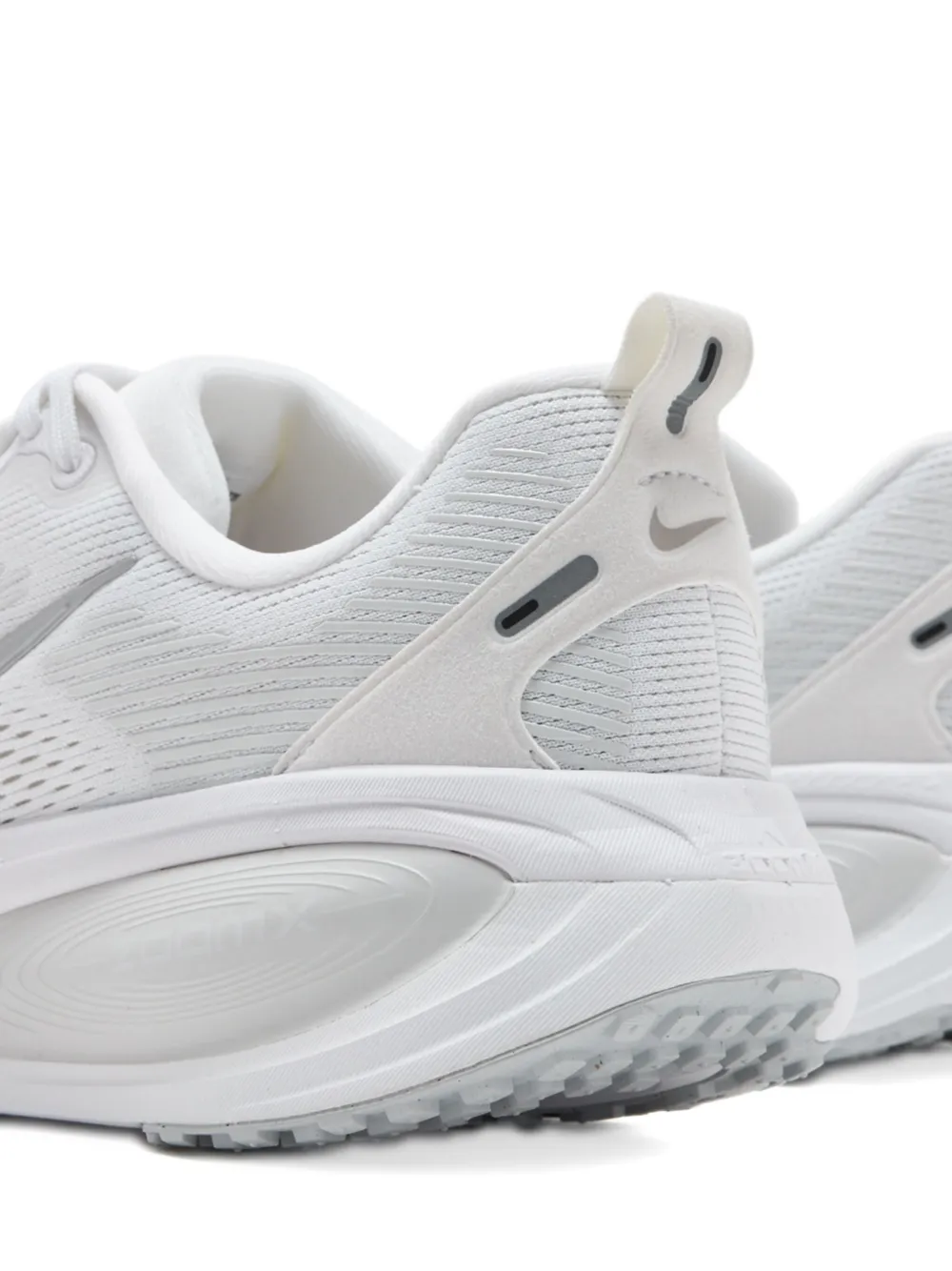 Nike Vomero low-top sneakers White