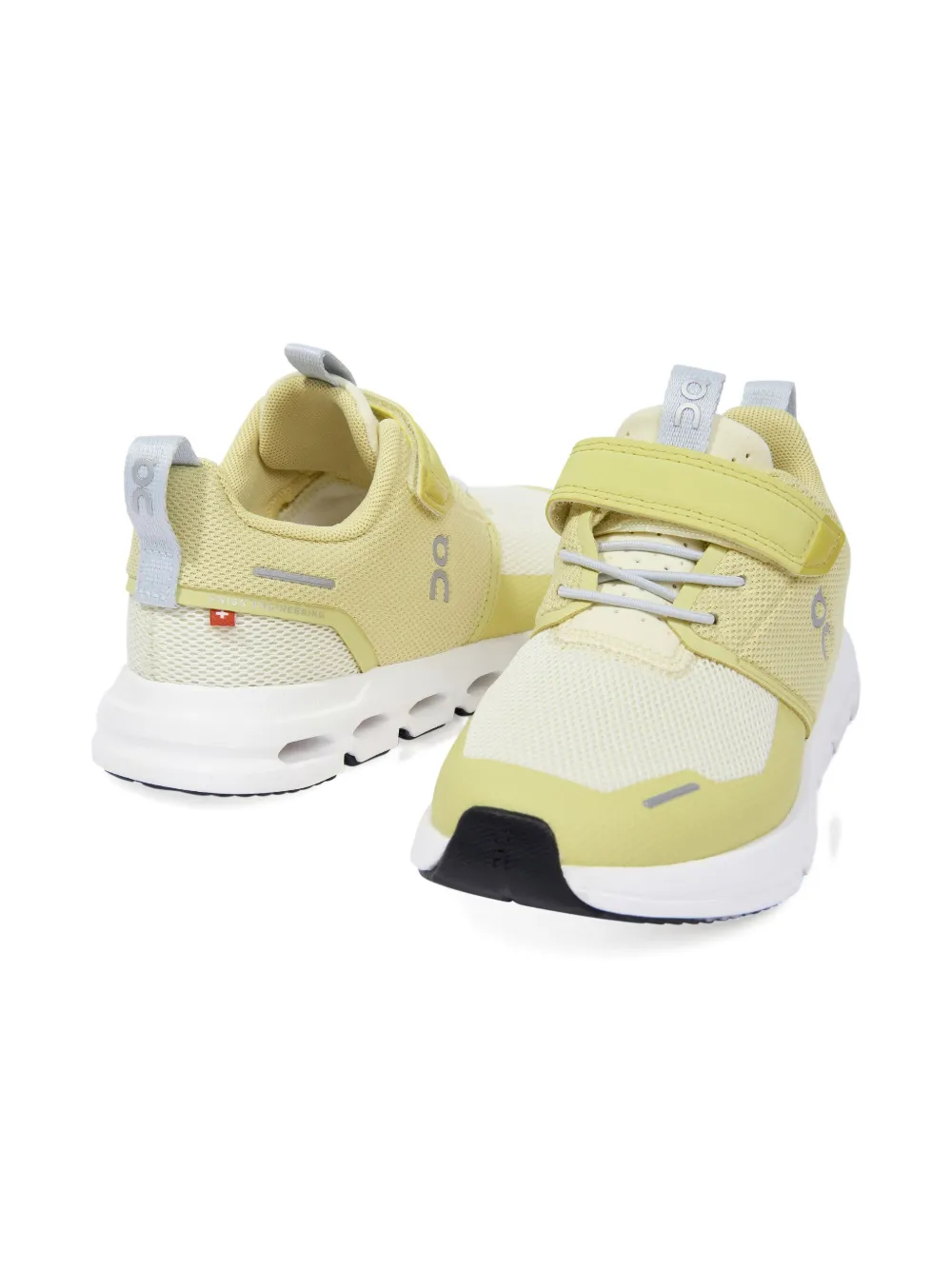 On Running Cloud X Trainers In Yellow