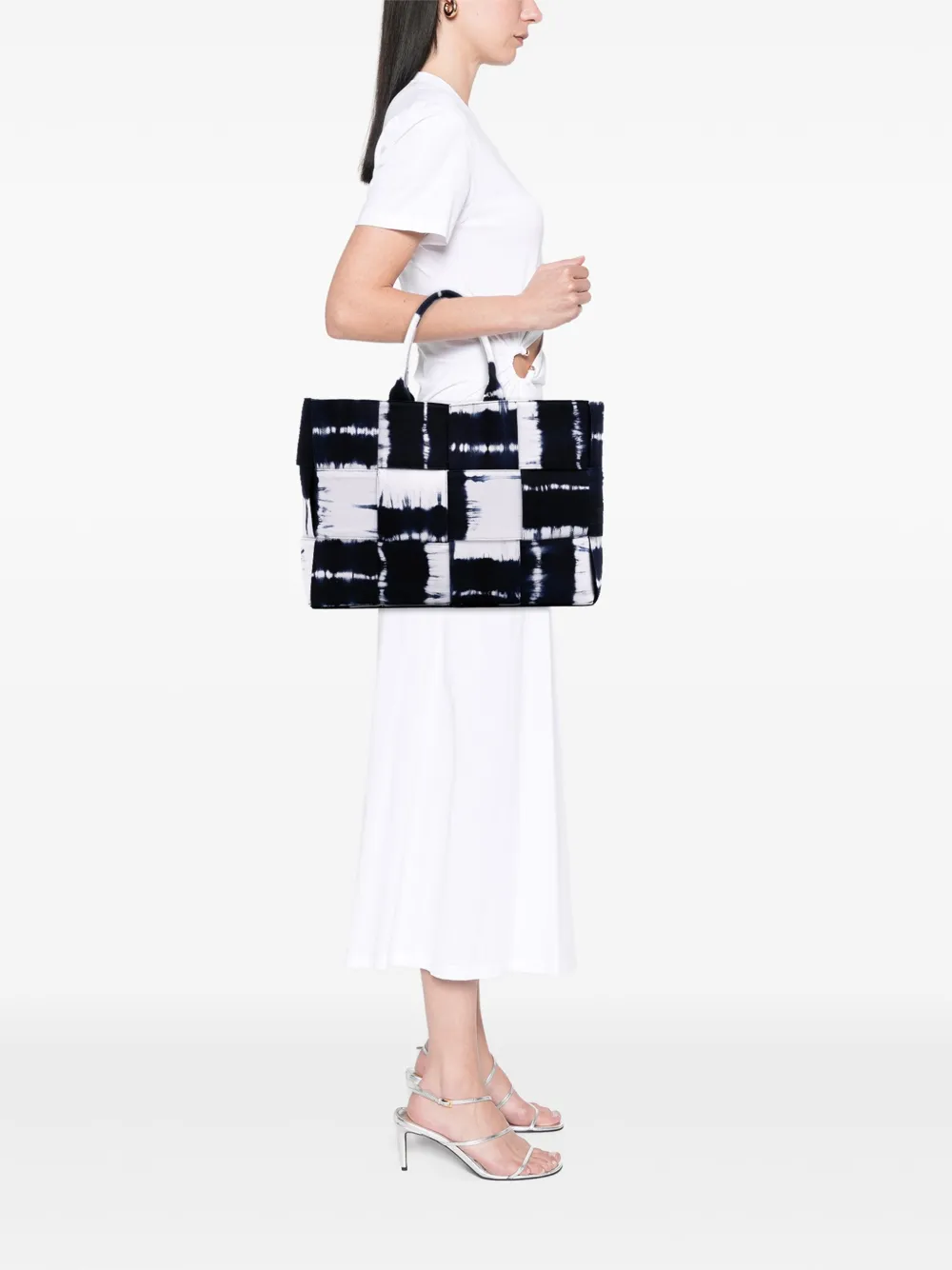 Bottega Veneta Pre-Owned 2012-2025 Large Denim Intrecciato Tie Dye Arco tote bag | Pre-Owned | Image 2