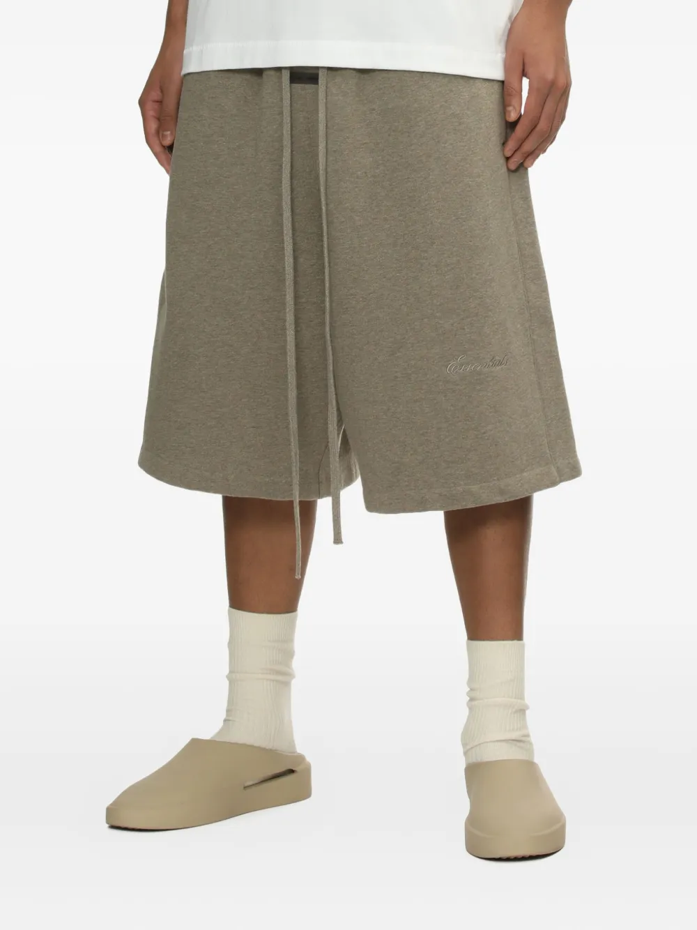 FEAR OF GOD ESSENTIALS Relaxed shorts met trekkoordtaille Bruin