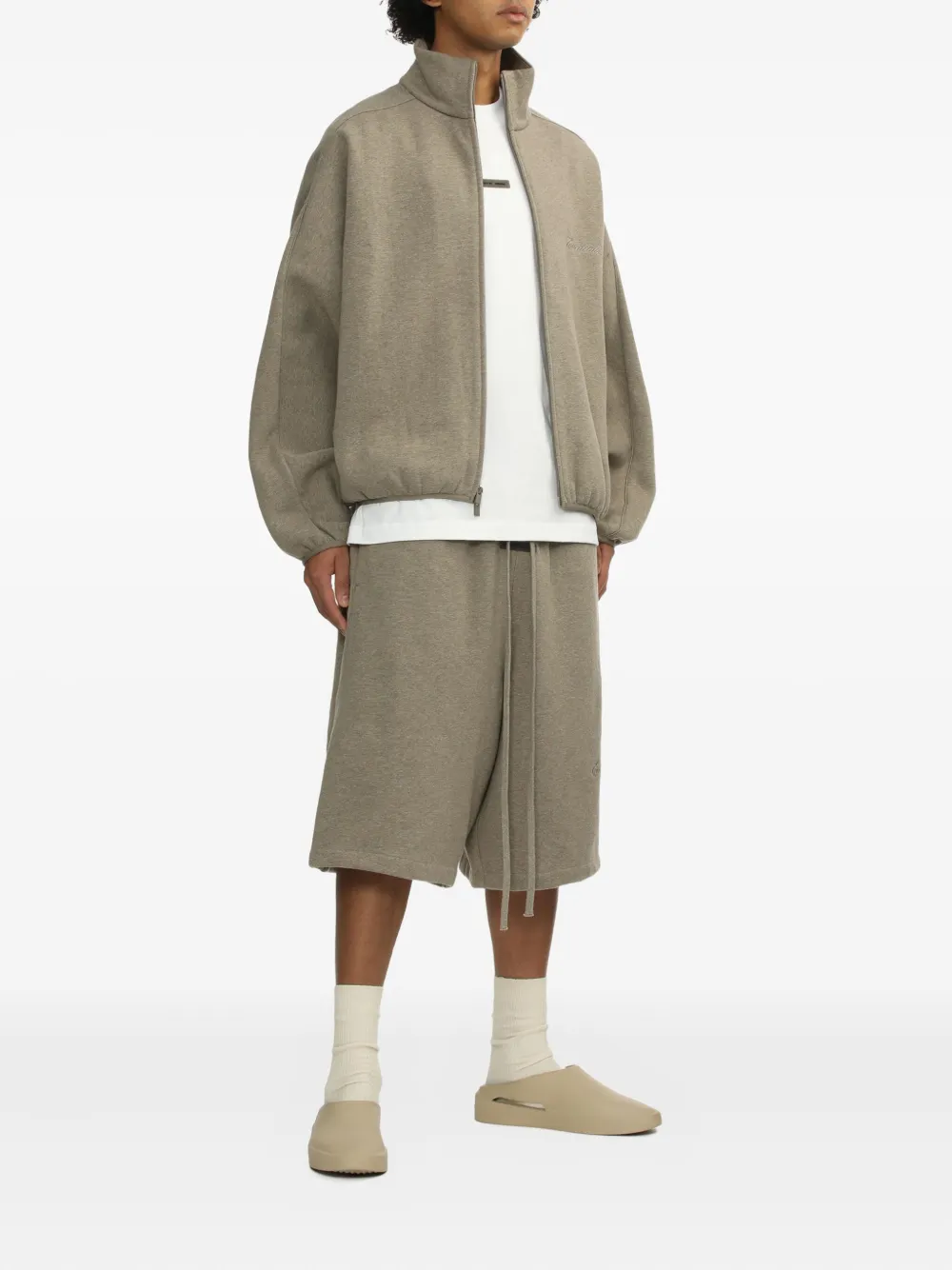 FEAR OF GOD ESSENTIALS Relaxed shorts met trekkoordtaille Bruin