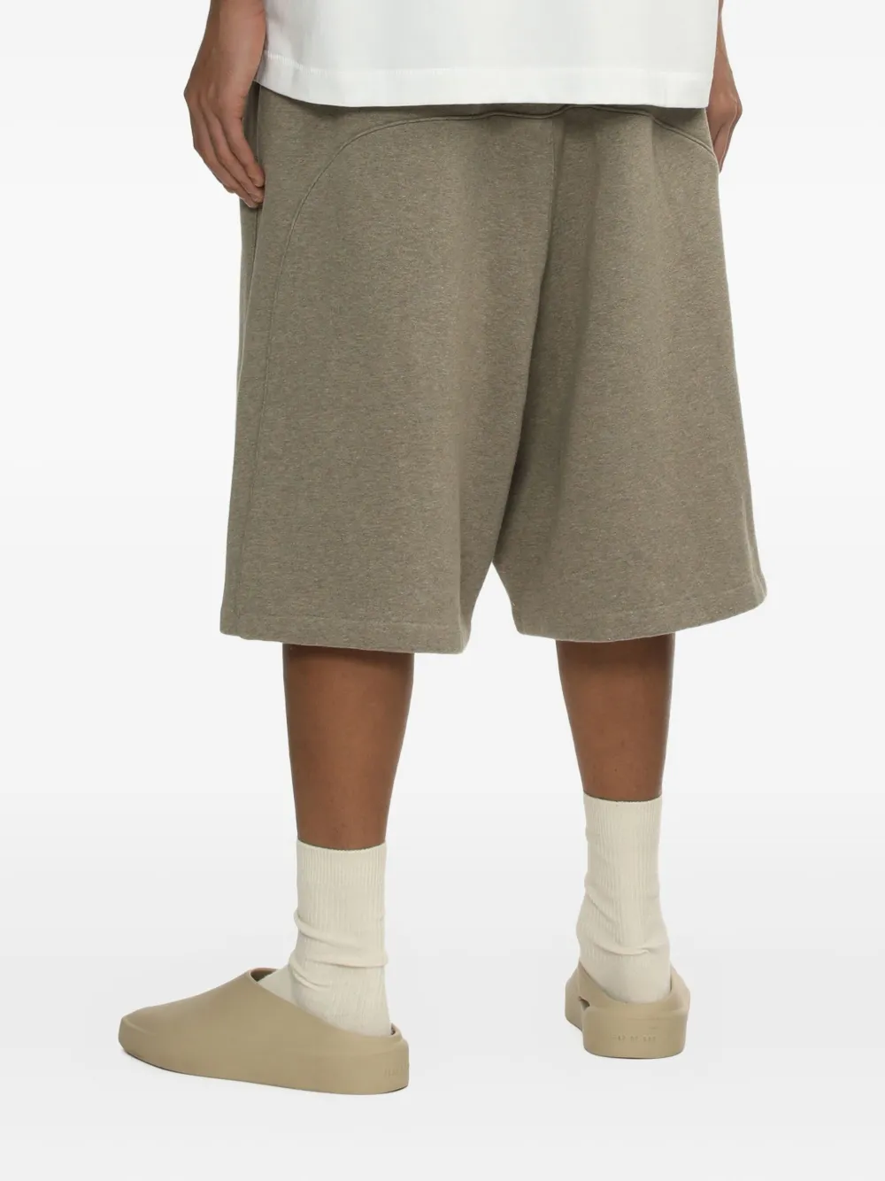 FEAR OF GOD ESSENTIALS Relaxed shorts met trekkoordtaille Bruin