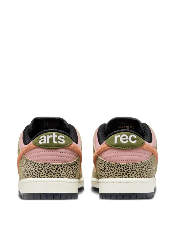 Nike SB Dunk Low “Arts-Rec” スニーカー | ニュートラル | FARFETCH JP