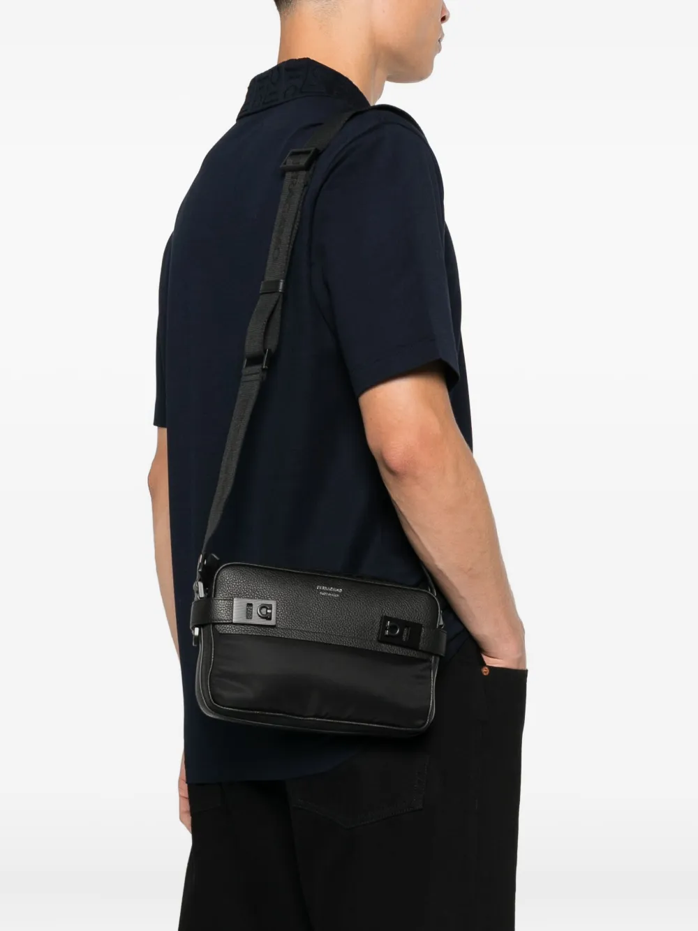 Ferragamo Gancini-buckles messenger bag Zwart