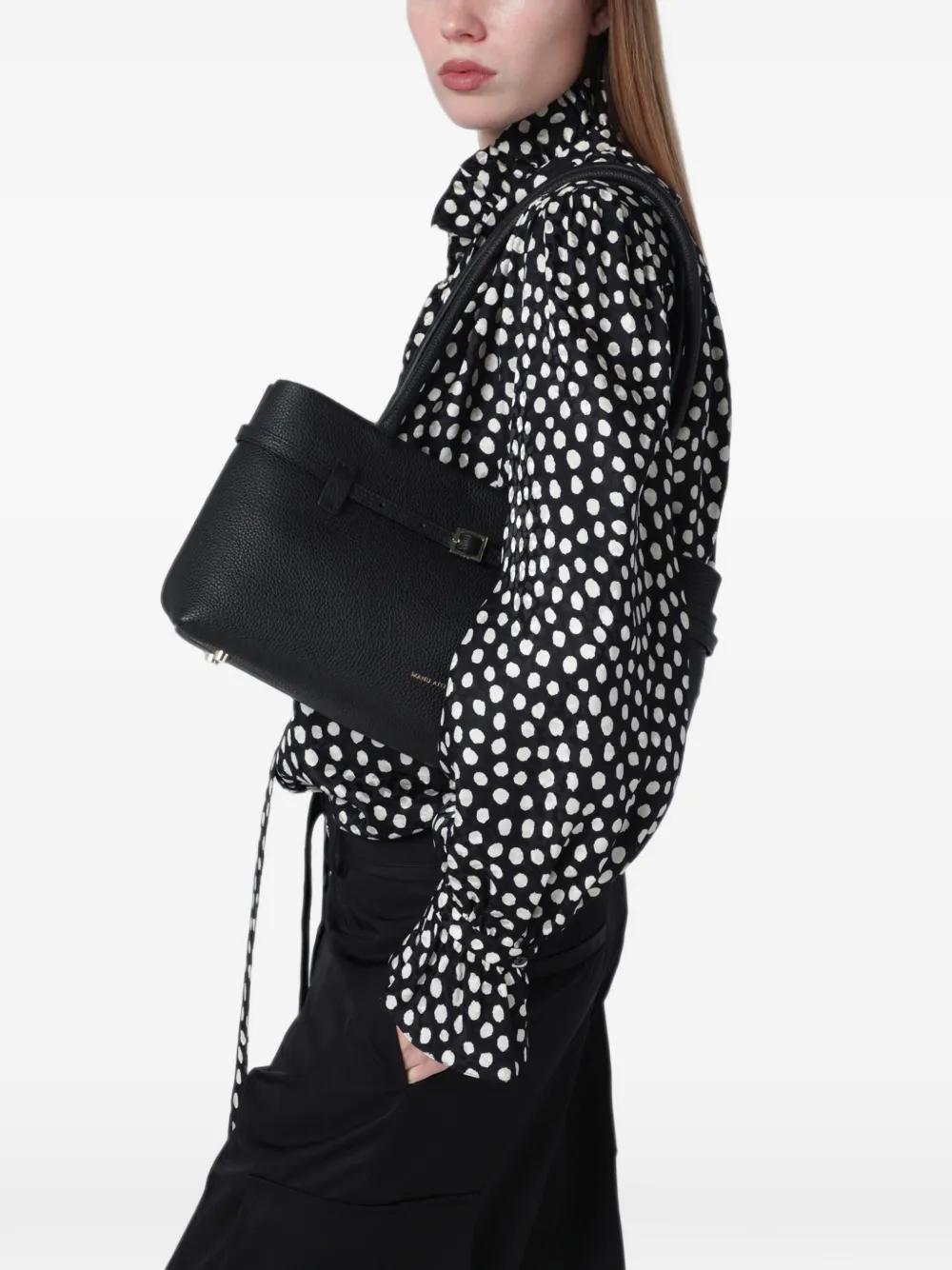 Manu Atelier Shopper met gespbandje en handvatten Zwart