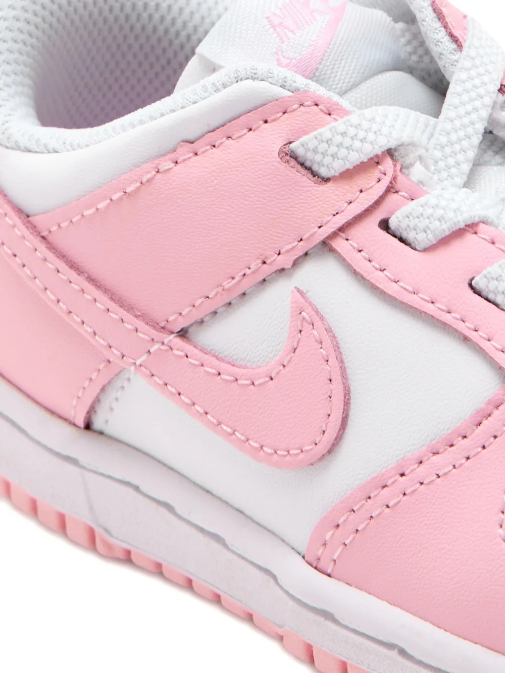 Nike Kids Dunk low-top sneakers Pink