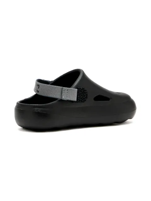Nike Kids heel-strap perforated clogs