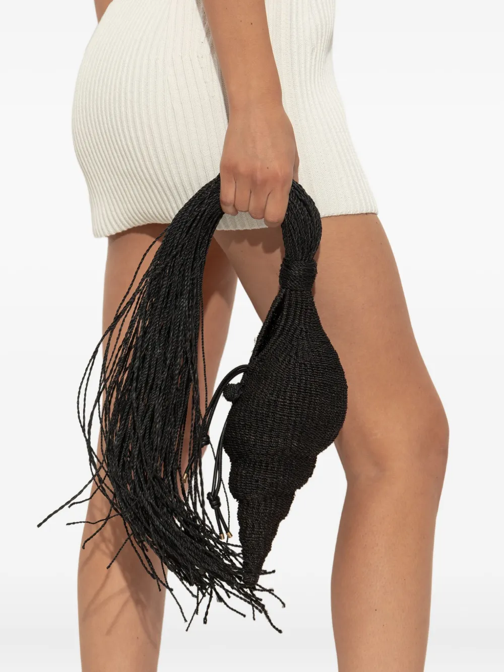 Cult Gaia shell-shaped tassel clutch bag - Zwart