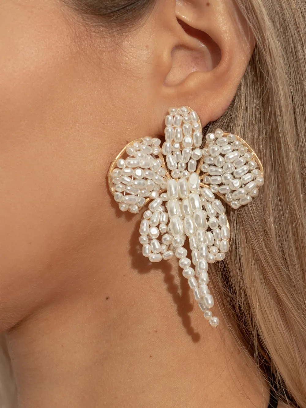 Cult Gaia Amina pearl-flower earrings - Wit