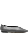 Aeyde pointed-toe leather flats - Grey