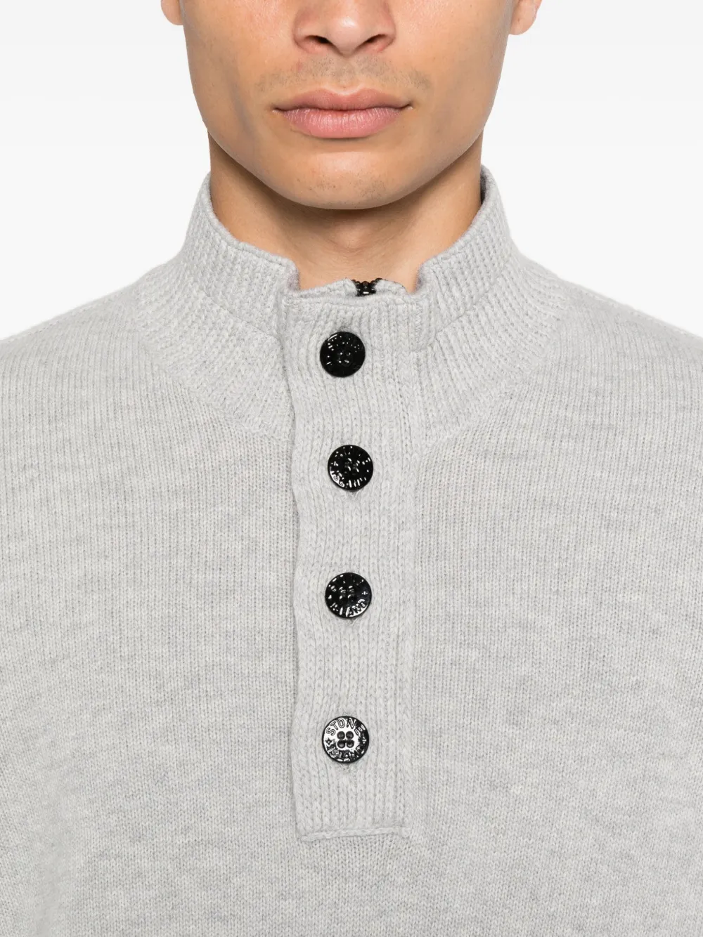 Stone Island 5100040 trui met opgestikte zak en knoopsluiting Grijs