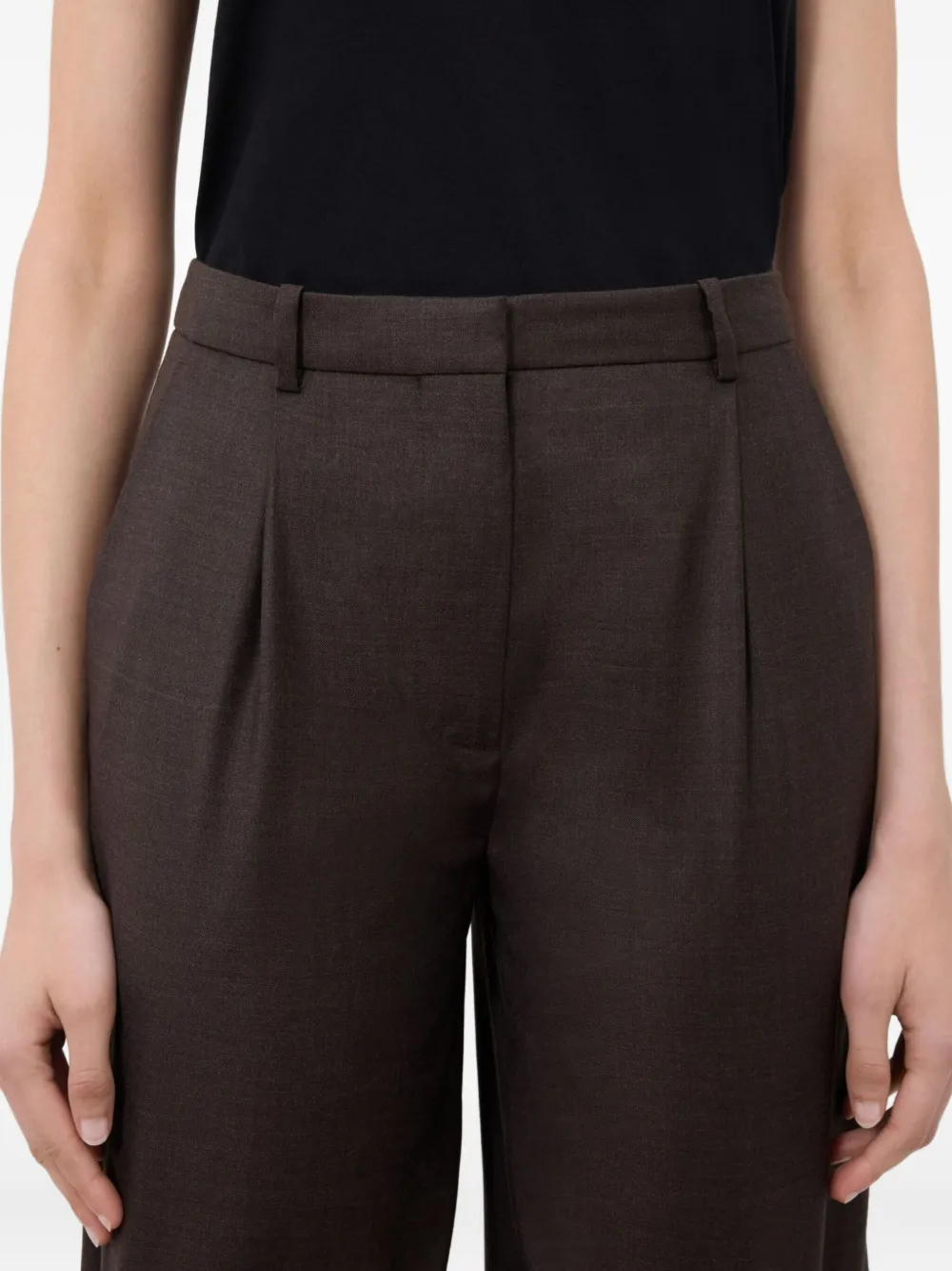 Loulou De Saison Adler Pleat-detail Side-pocket Shorts In Brown
