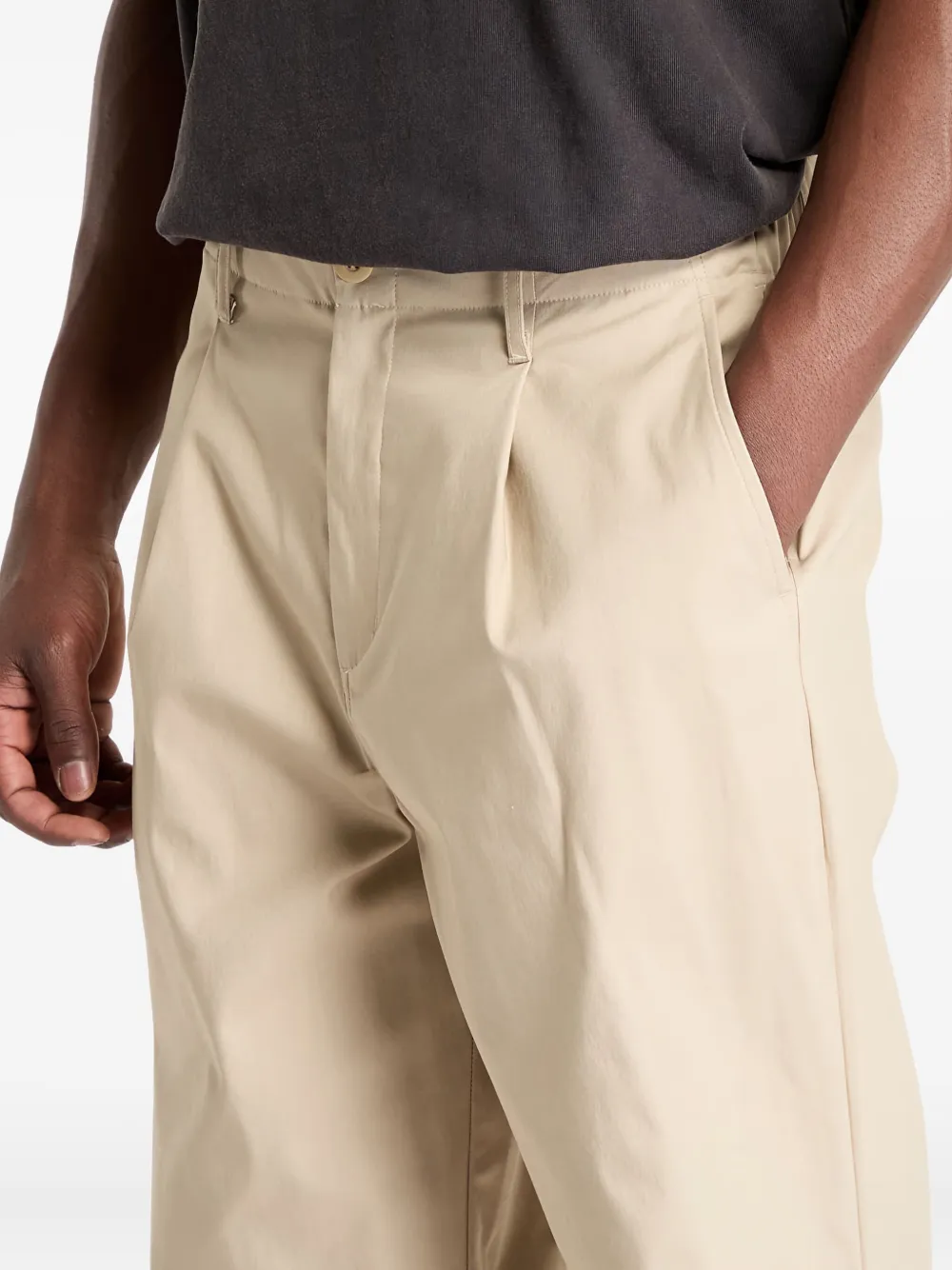 New Balance Broek met geplooide voorkant Beige