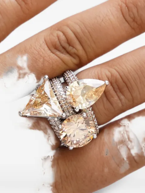 Izabel Display Mega Drop ring