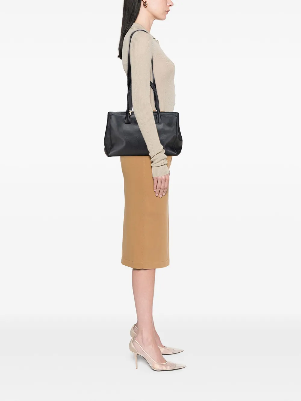 Pre-owned Chanel 2010-2011 Medium Calfskin Executive Cerf Tote Satchel