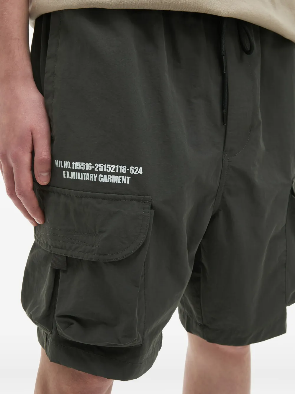 FINGERCROXX Shorts met cargo zak Grijs